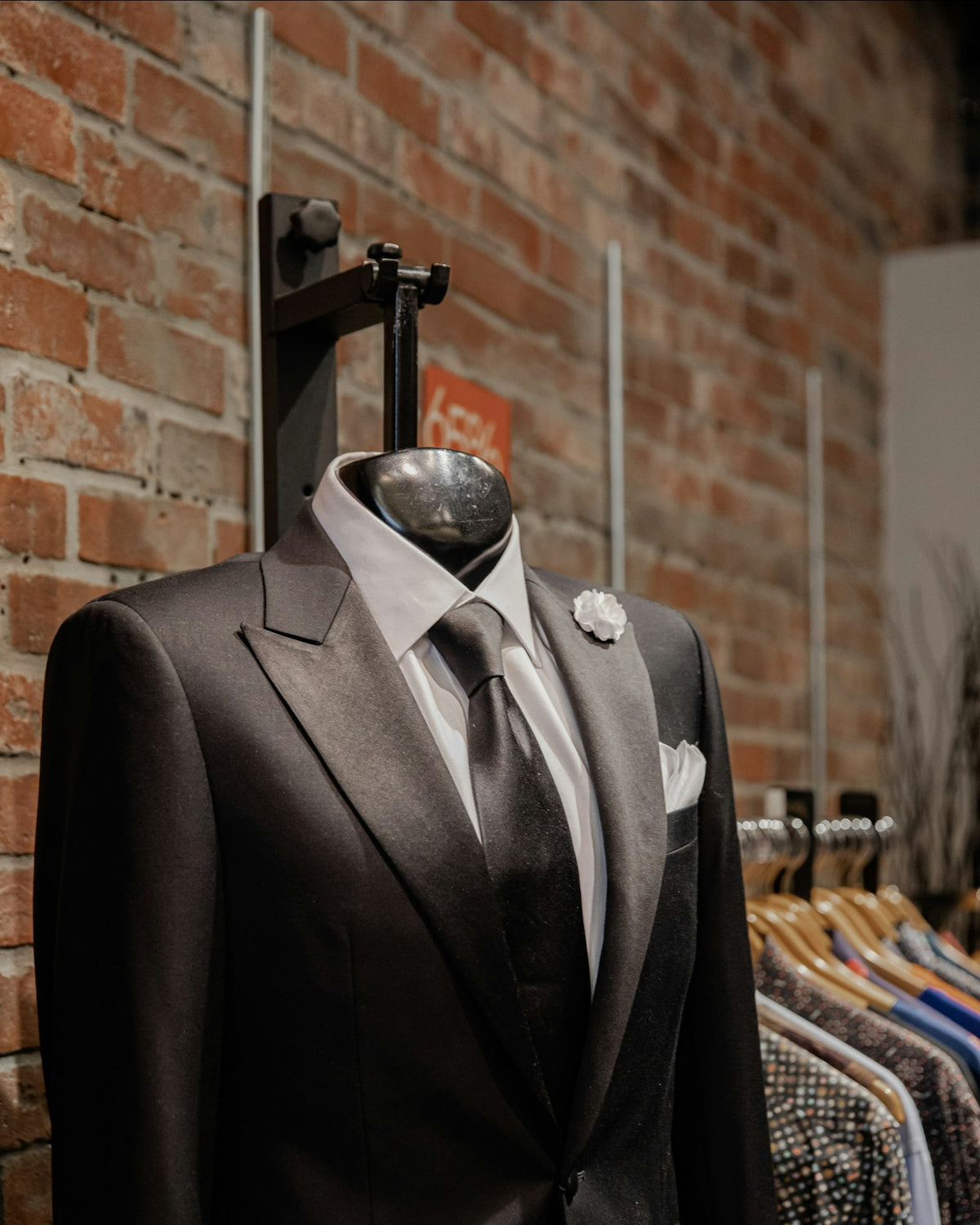 A tailored suit on a mannequin in a menswear showroom
